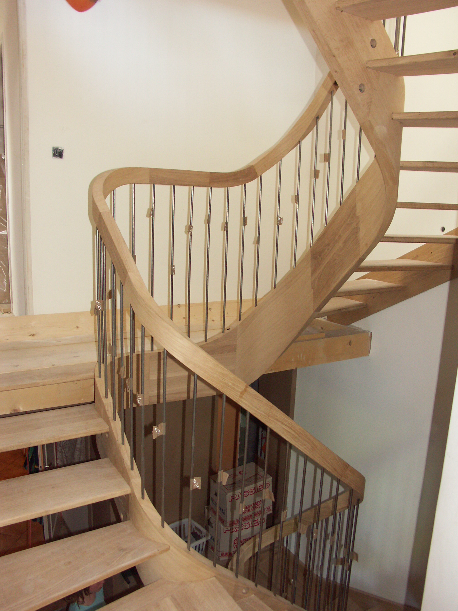 HOW TO BUILD MODERN CURVED STAIRS IN 7 STEPS