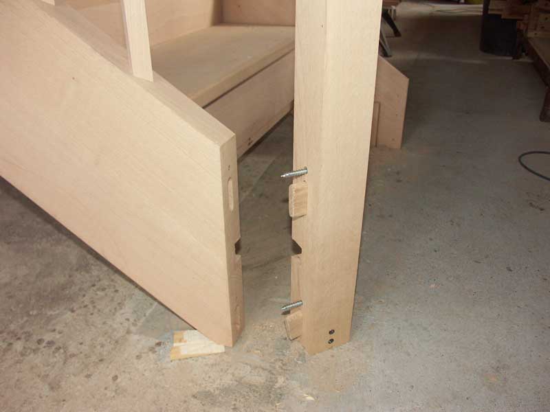String to newel joint